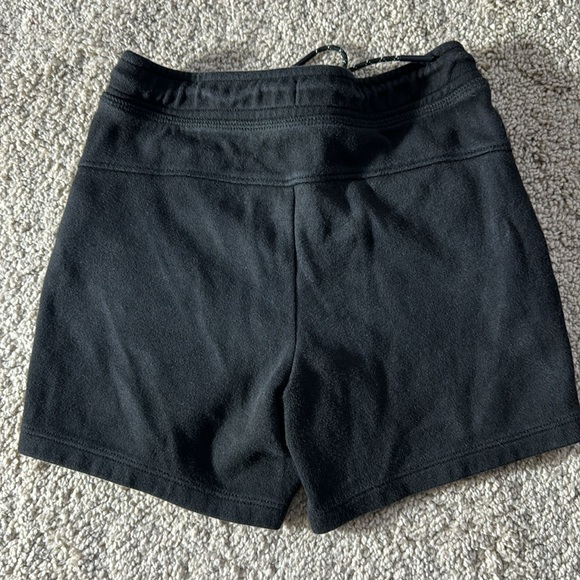 Size 4 boys gap fit shorts. - Picture 3 of 4